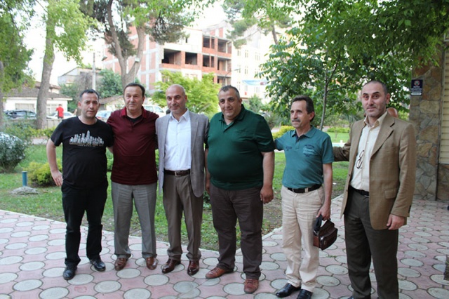 GÖNÜL DOSTLARI İFTAR YEMEĞİNDE EYÜP ATMACA’YI YALNIZ BIRAKMADI