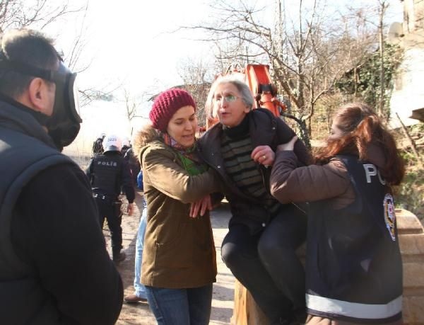 Birileri Başbakan’ı fena halde işletiyor