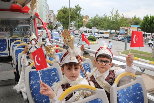 Bafra`da 80 çocuk erkekliğe adım attı