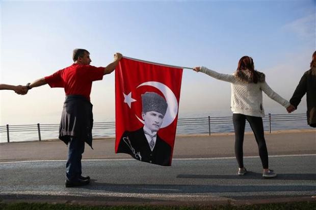 İstanbul'da Ata'ya Saygı Zinciri