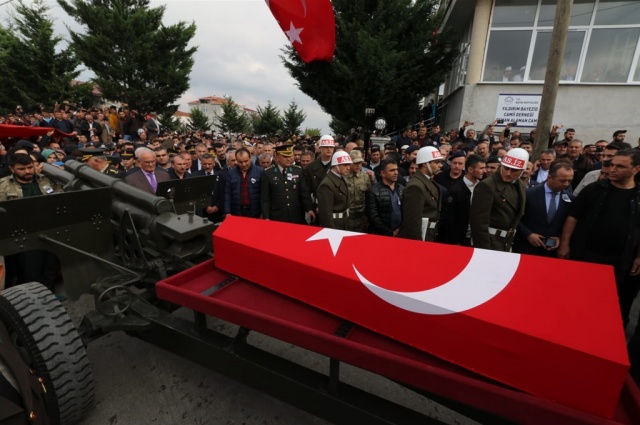 Bafra şehidini dualarla  uğurladı