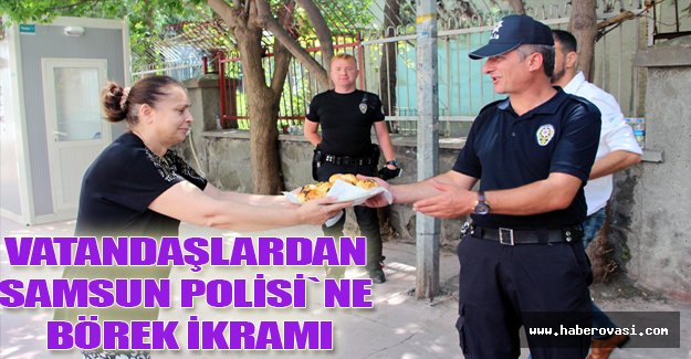 Vatandaşlardan polise börek ikramı