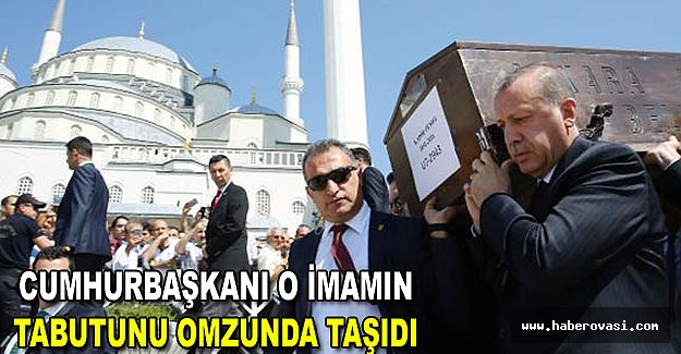 Cumhurbaşkanı O İmamın Tabutunu Omzunda Taşıdı