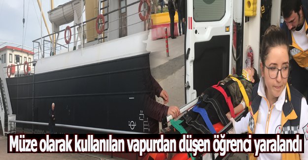 Müze olarak kullanılan vapurdan düşen öğrenci yaralandı