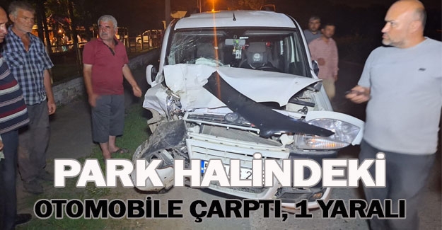 Bafra'da Hafif ticari araç park halindeki otomobile çarptı 1 yaralı