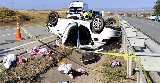 Trafik kazasında polis çift öldü, 2 çocuğu yaralandı