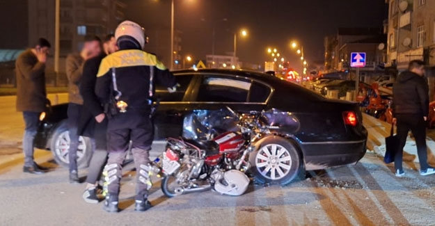 Samsun'da otomobille motosiklet çarpıştı 2 kişi yaralı