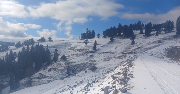 Samsun'un yüksek kesimlerine kar yağdı