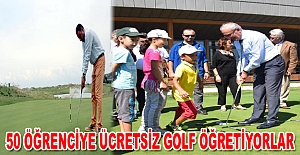 50 öğrenciye ücretsiz golf öğretiyorlar