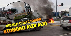 Kırmızı ışıkta duran otomobil alev aldı