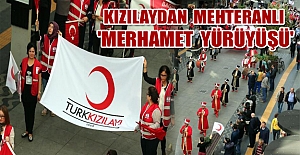 Kızılaydan mehteranlı 'Merhamet yürüyüşü'