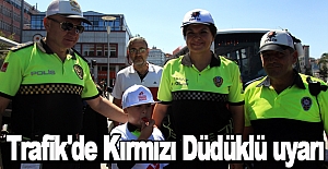 Çocuklardan hatalı sürücülere "kırmızı düdüklü" uyarı