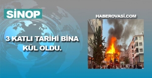 Sinop'ta tarihi bina kül oldu