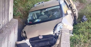 Sinop'ta su kanalına devrilen ticari araçta 4 kişi yaralandı