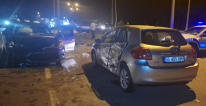 Samsun'da iki otomobil çarpıştı, 6 kişi yaralandı