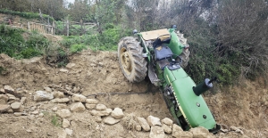 Samsun#039;da devrilen traktör sürücüsü...